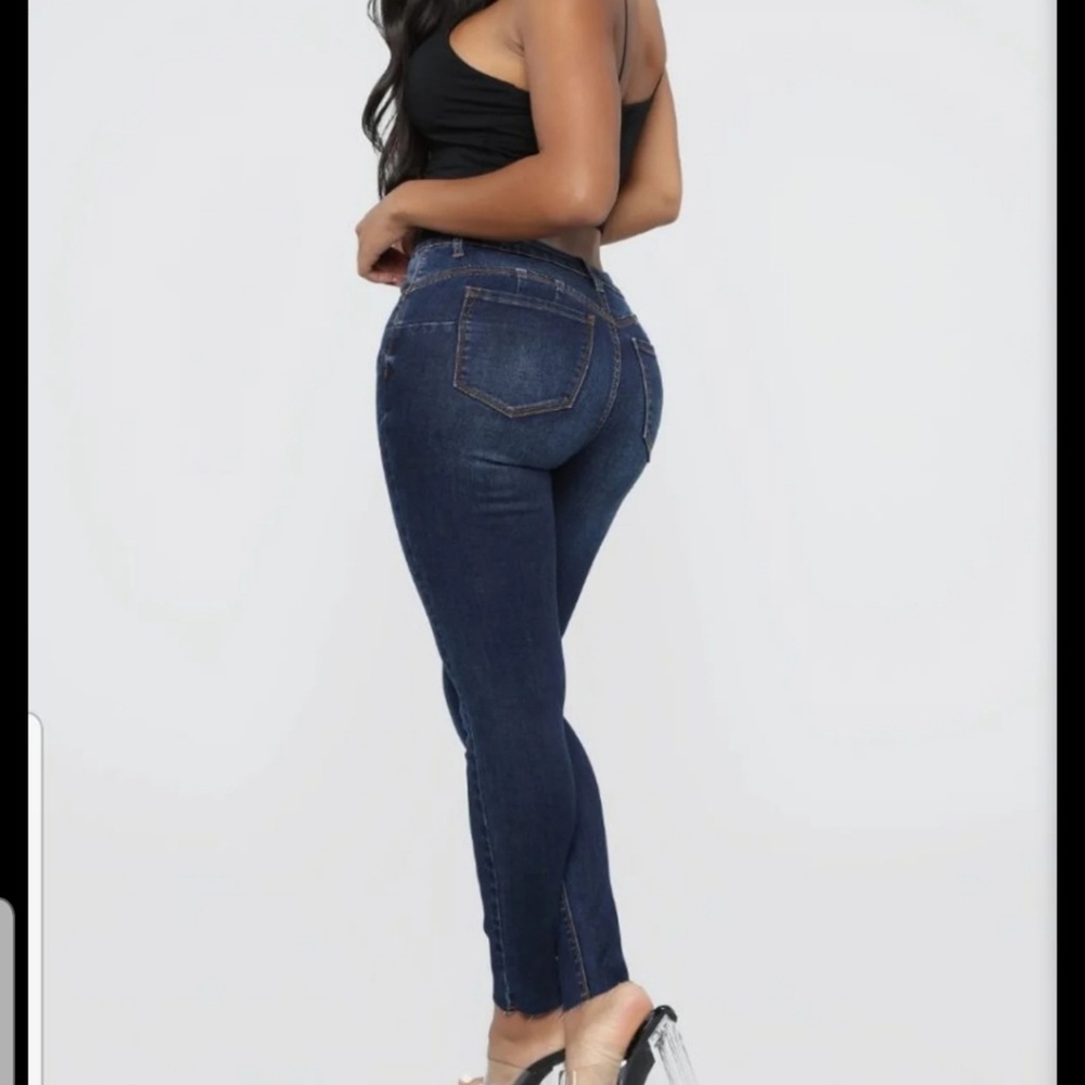 BUTT SHAPING JEANS! NWT!